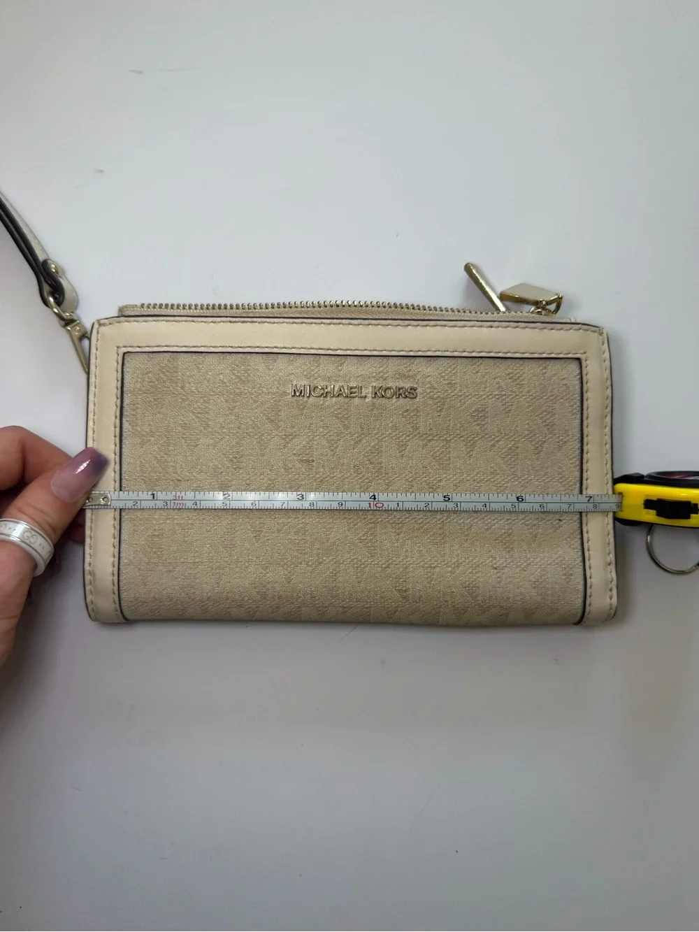 Michael Kors Beige/Off White Signature Wristlet Wallet